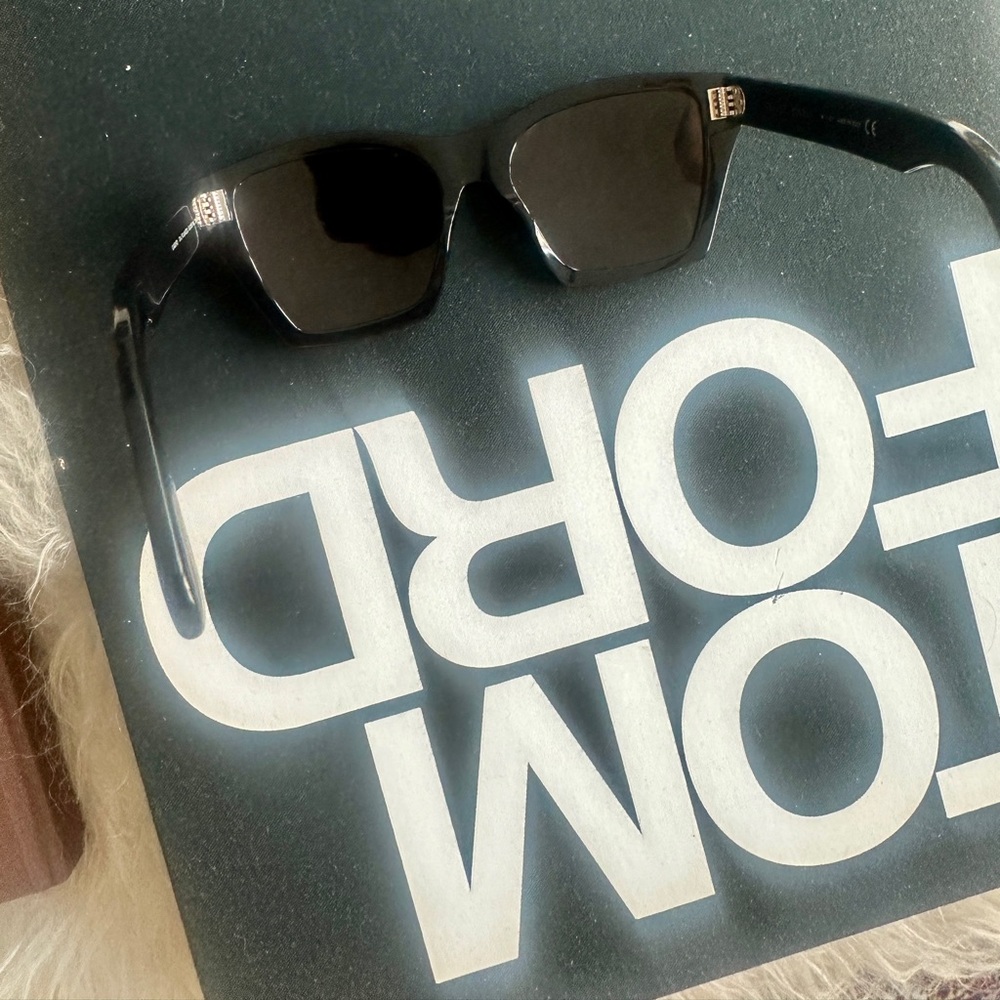 CELINE Classic Sunglasses. Barely used and no scratches